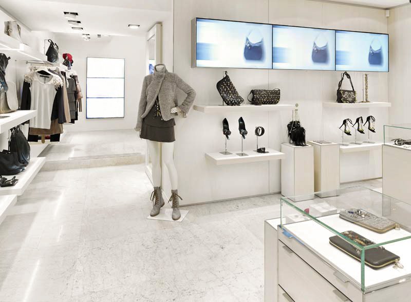 Tag RFID per abbigliamento e shopping experience